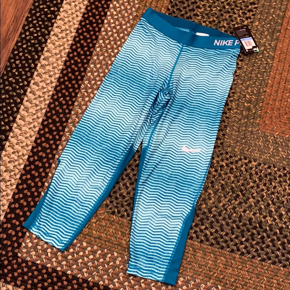 NWT Nike dry fit crop leggings